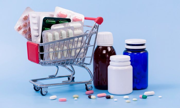 high-angle-pill-foils-plastic-containers_23-2148533456